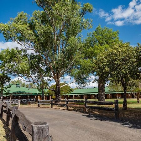 Overlander Homestead Motel โรมา ภายนอก รูปภาพ