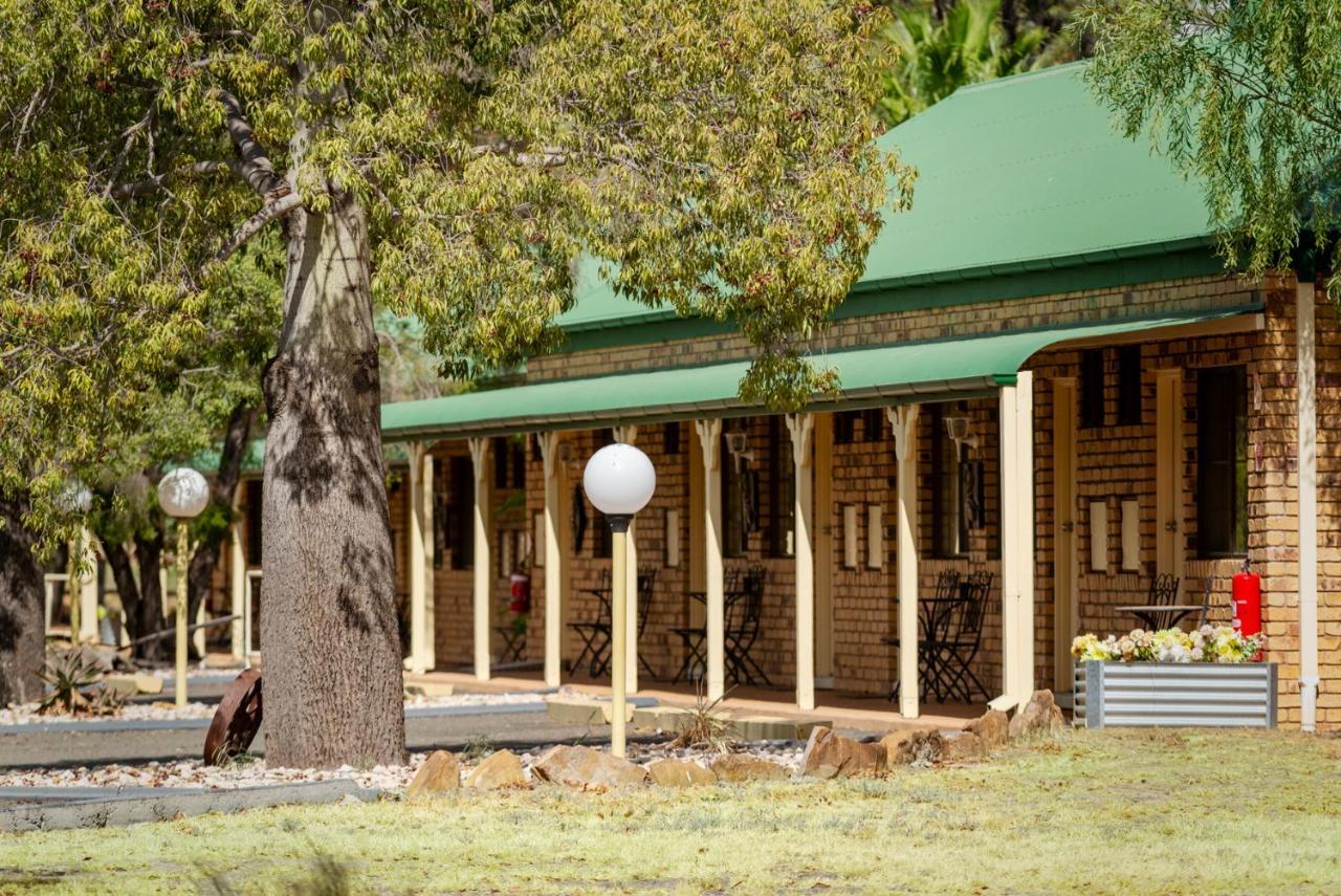 Overlander Homestead Motel โรมา ภายนอก รูปภาพ