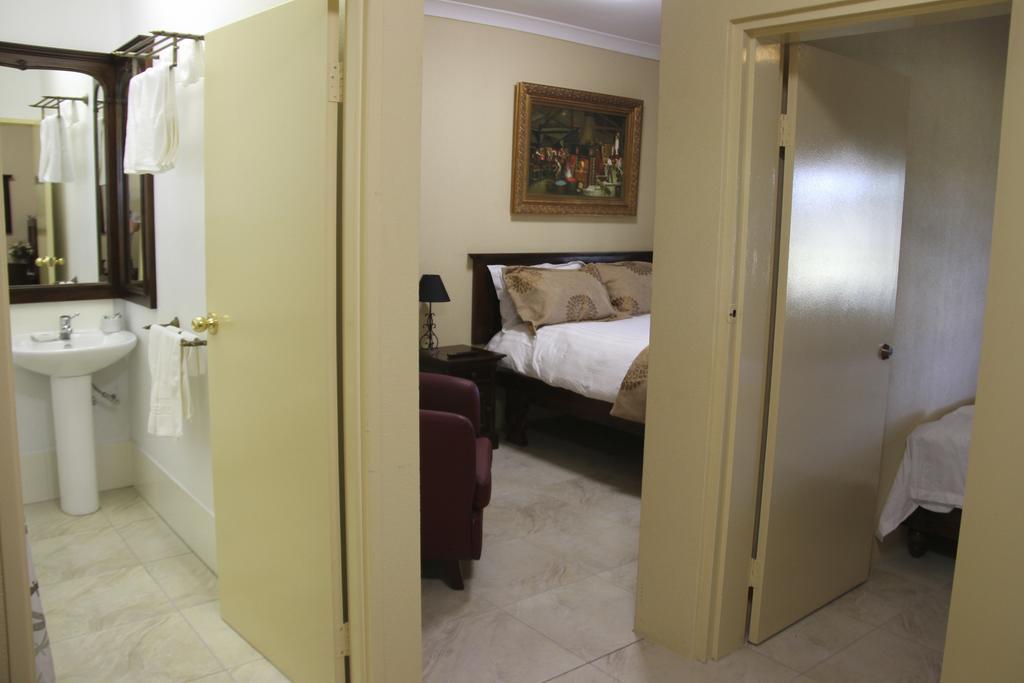 Overlander Homestead Motel โรมา ห้อง รูปภาพ