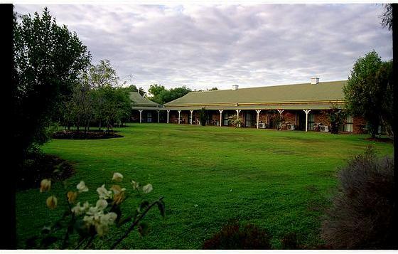 Overlander Homestead Motel โรมา ภายนอก รูปภาพ