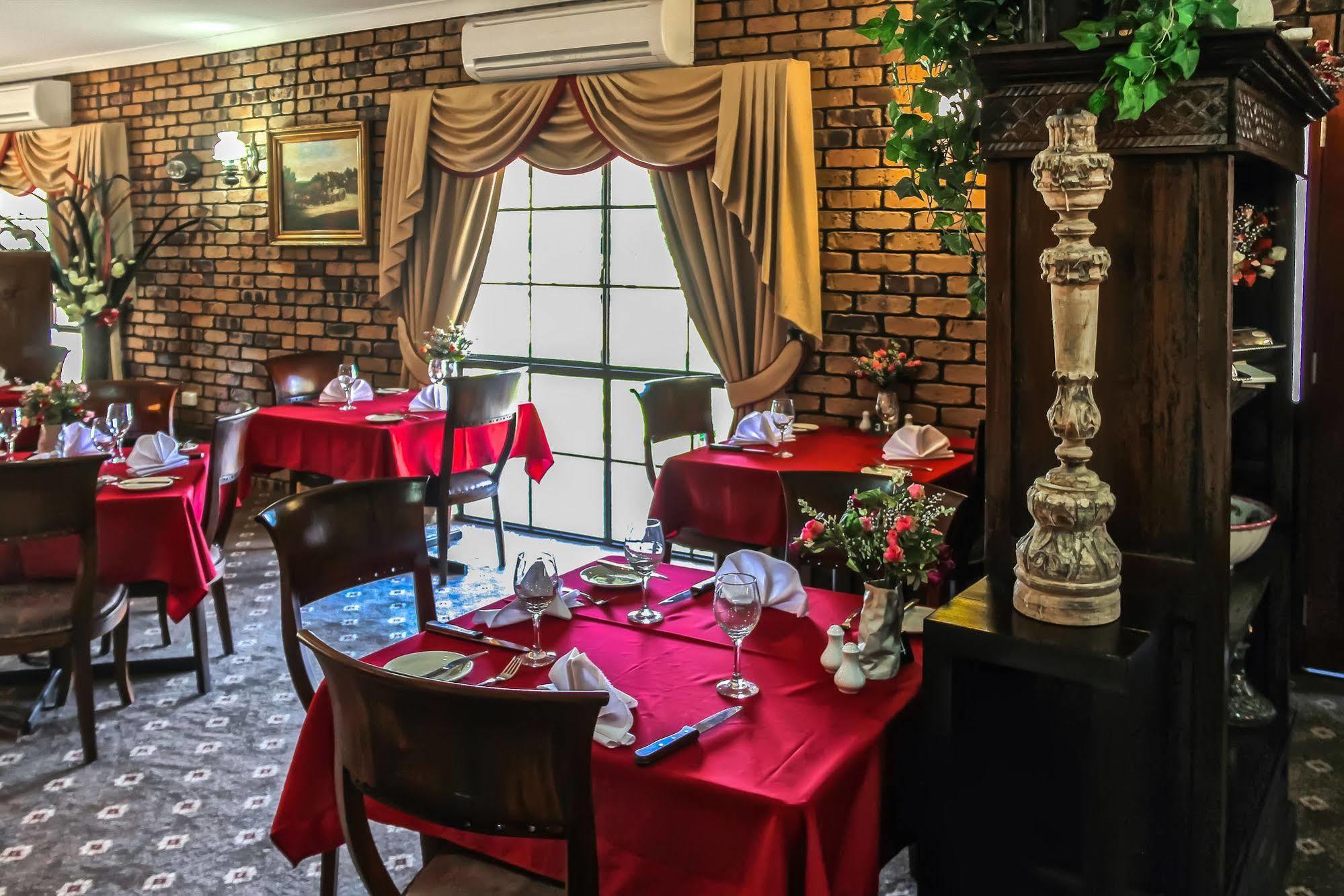 Overlander Homestead Motel โรมา ภายนอก รูปภาพ
