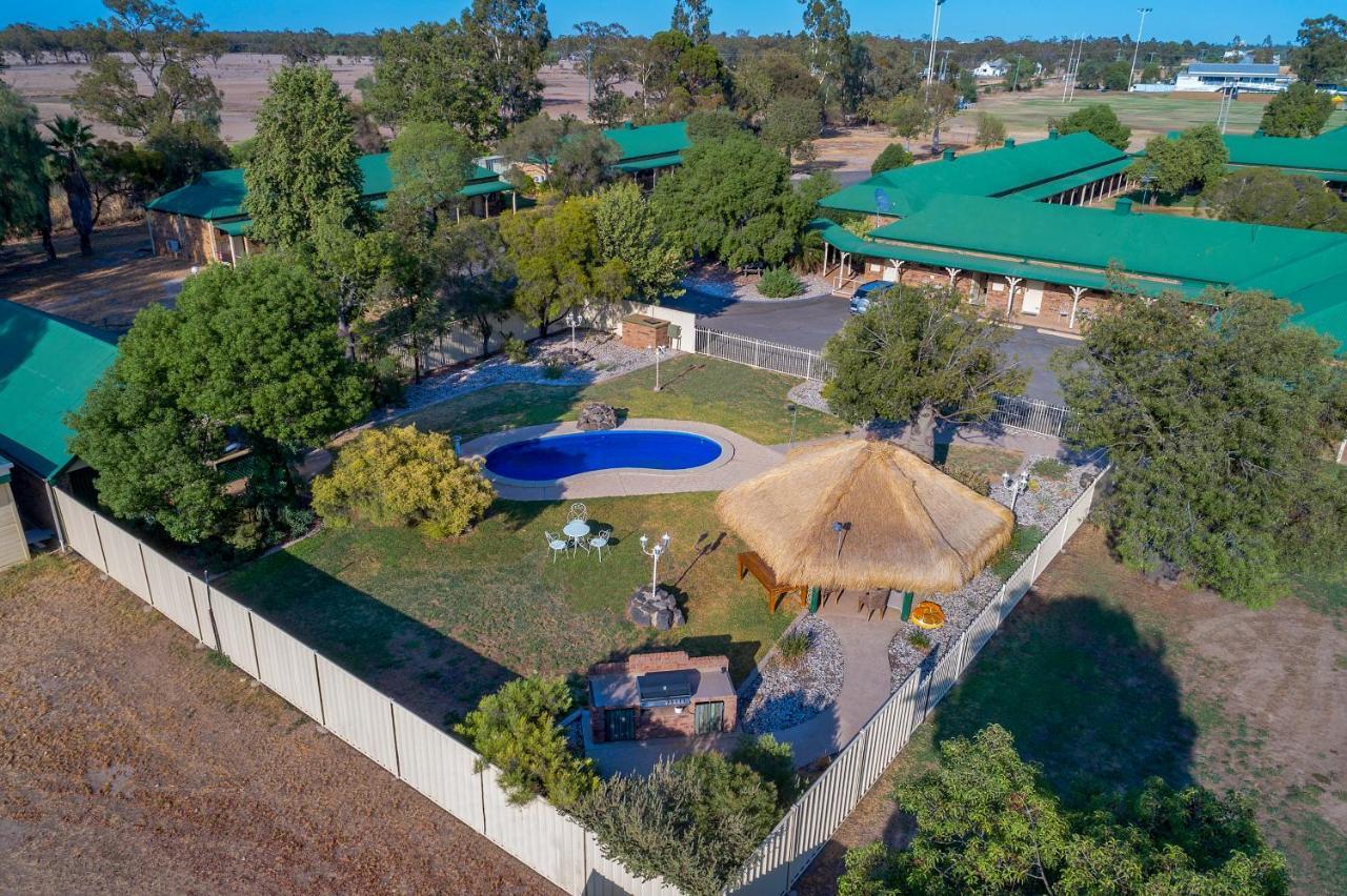 Overlander Homestead Motel โรมา ภายนอก รูปภาพ