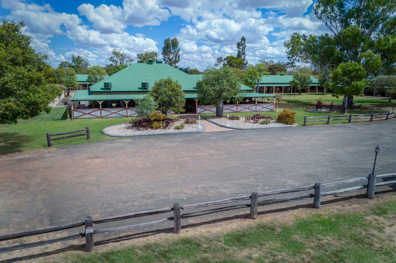 Overlander Homestead Motel โรมา ภายนอก รูปภาพ